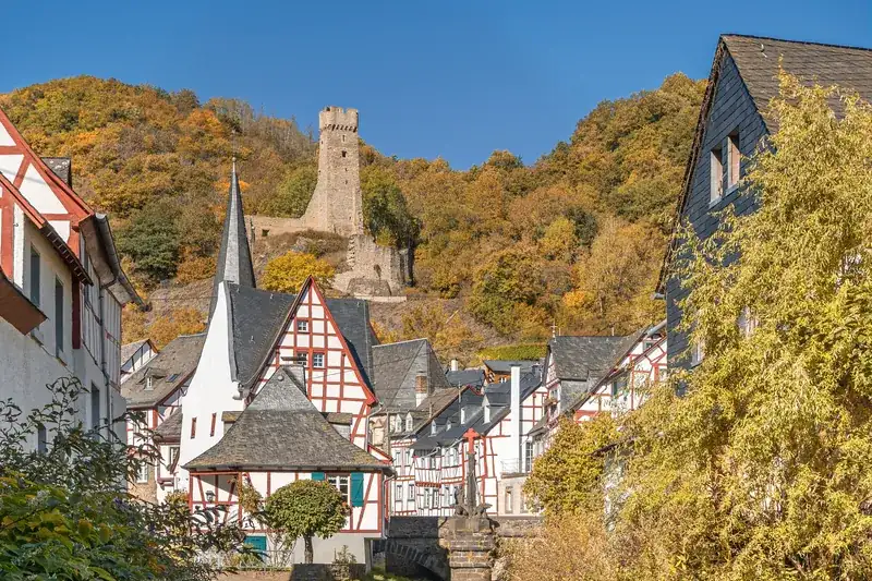 Dorf Monreal